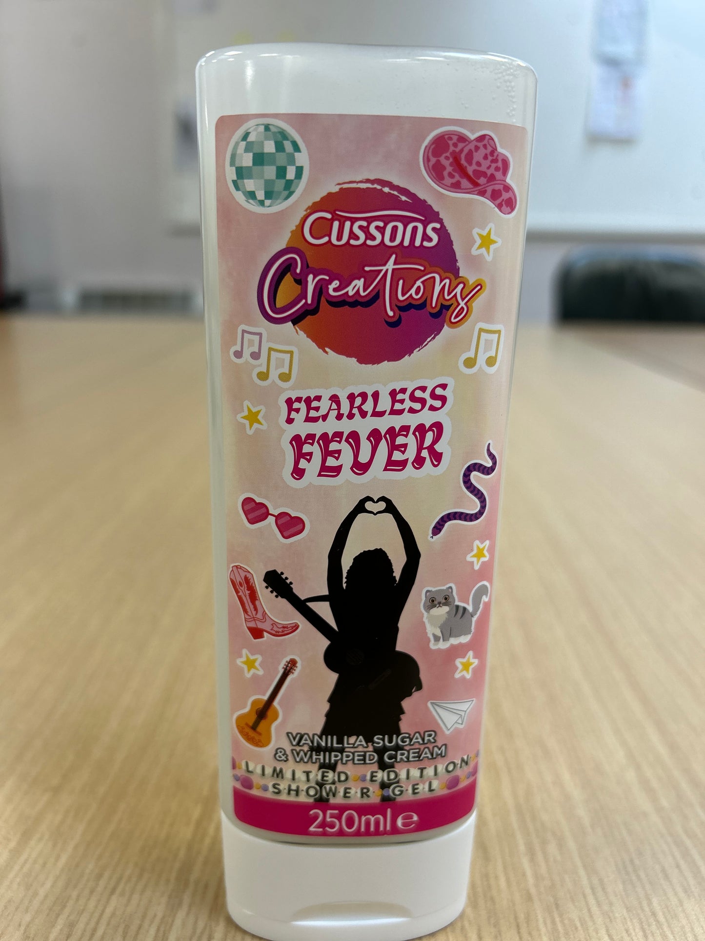 Cussons Creations Fearless Fever Shower Gel 250 ml