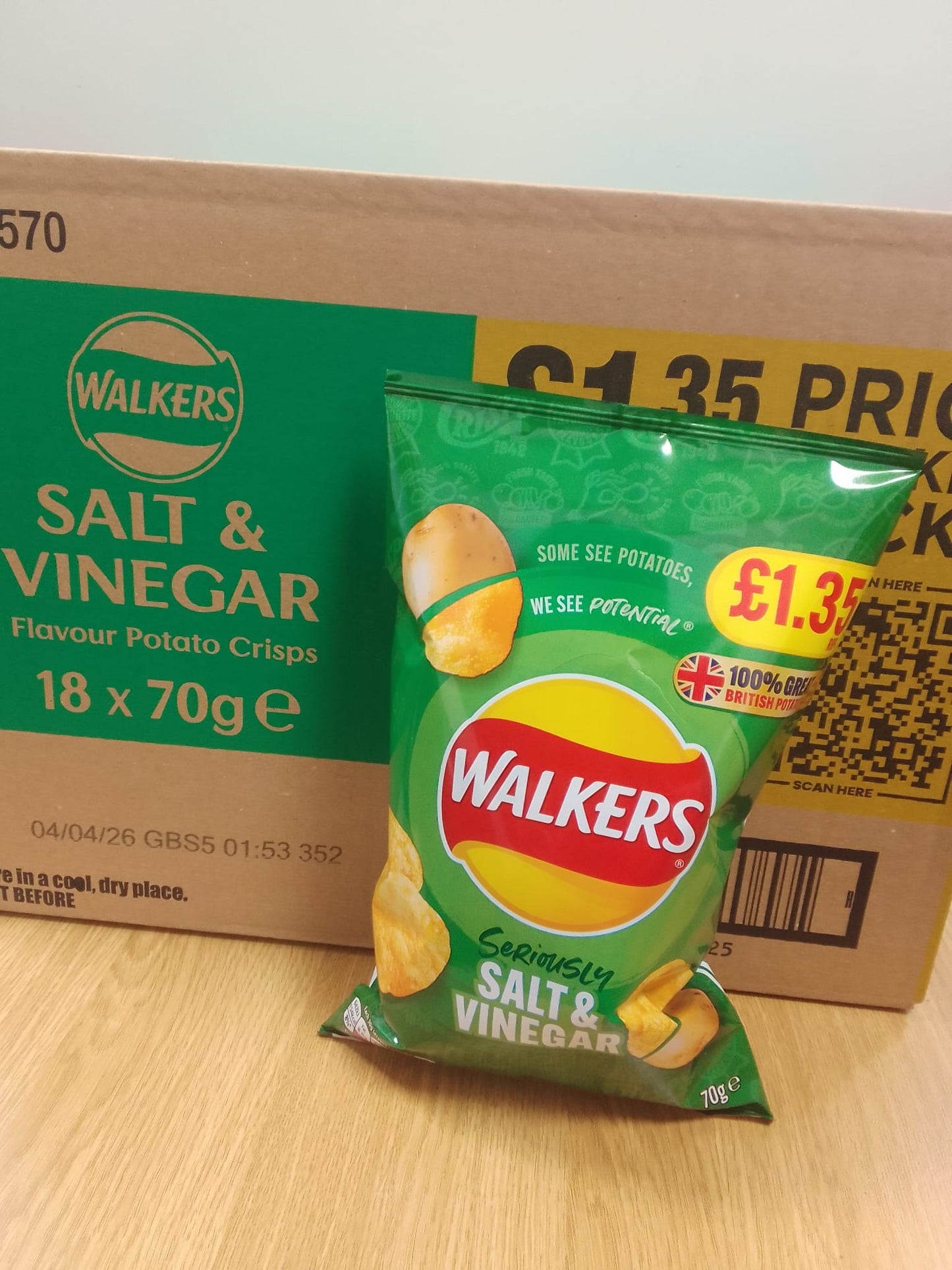 Walkers Salt & Vinegar Crisps 70g